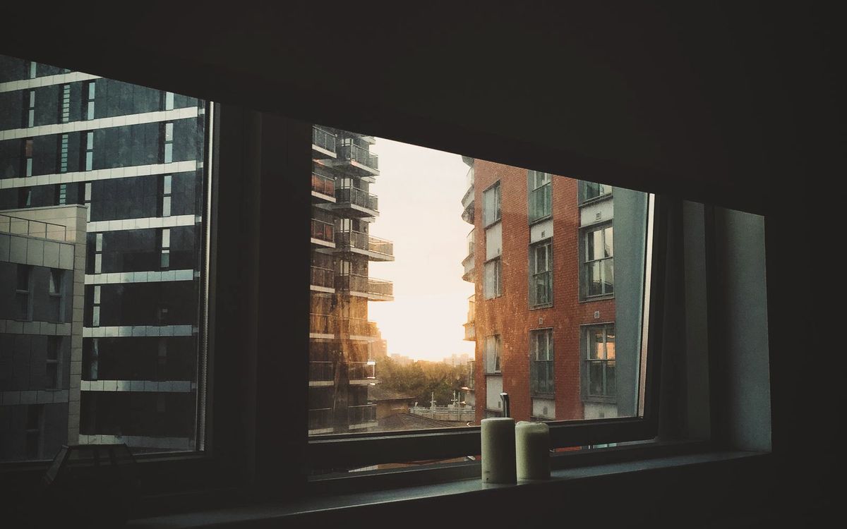 Condo window with a clear straight-through city view while the deep viewing angle closes off, the effect of micro-louvered covering